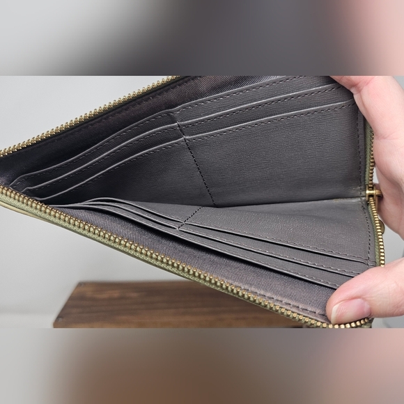 FOSSIL Zip Around Green Leather Clutch Wallet Wrist Strap - Picture 9 of 16